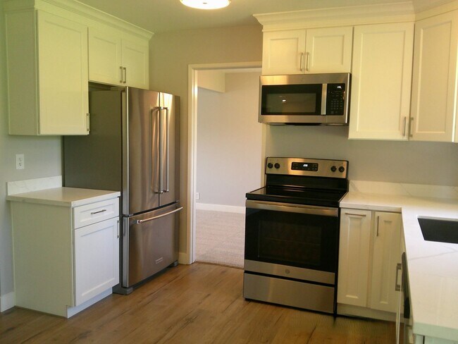 Building Photo - 785 Dogwood Cir