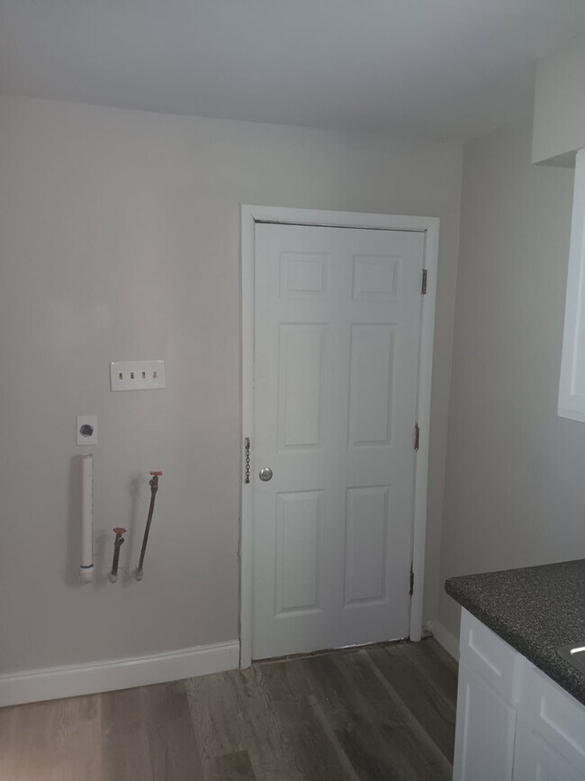 Building Photo - 824 Maury St