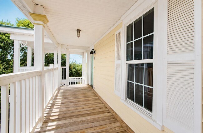 Building Photo - 2262 Folly Rd