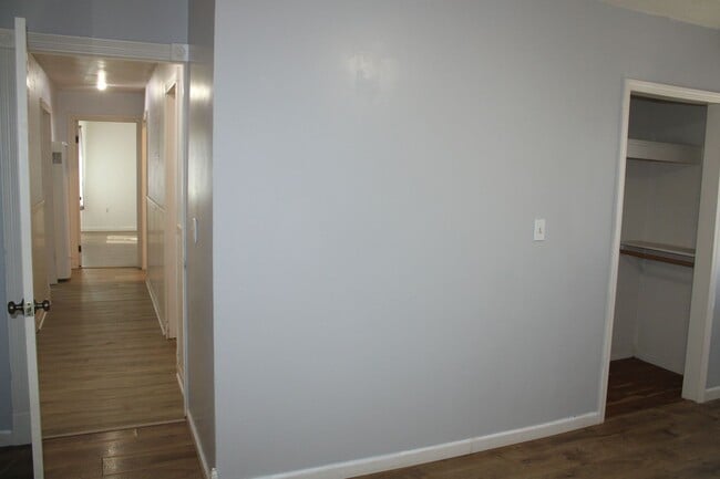 Building Photo - 135 Poinsettia Ave
