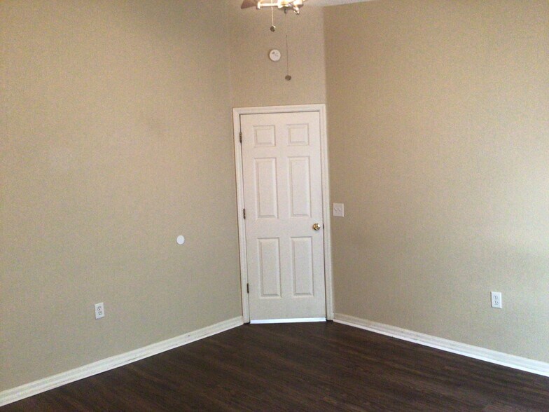 Building Photo - 3293 Carlotta Rd