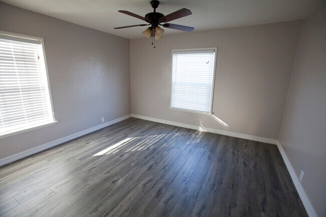 Bedroom - 3538 1/2 unit - 3536 W Adams Blvd