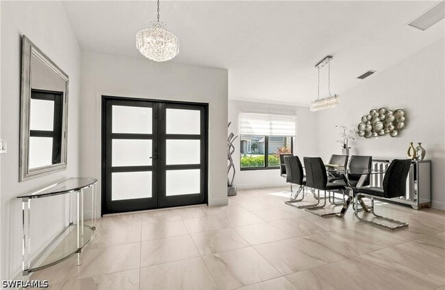 Building Photo - 2307 Queens Way