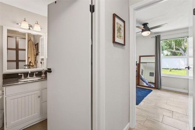 Building Photo - 210 Lake Charles Ct