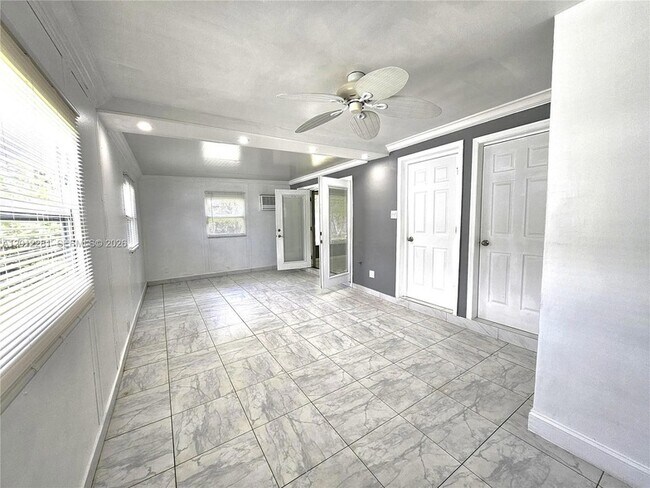 Building Photo - 1040 NW 73rd Terrace