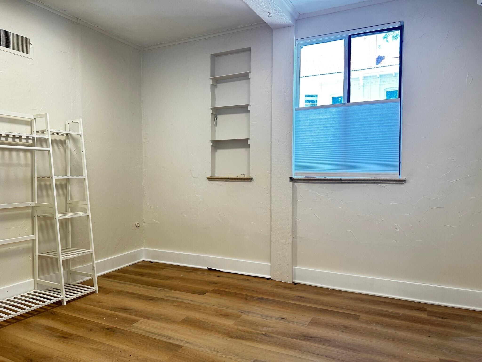 Building Photo - 2035 E 18th Ave