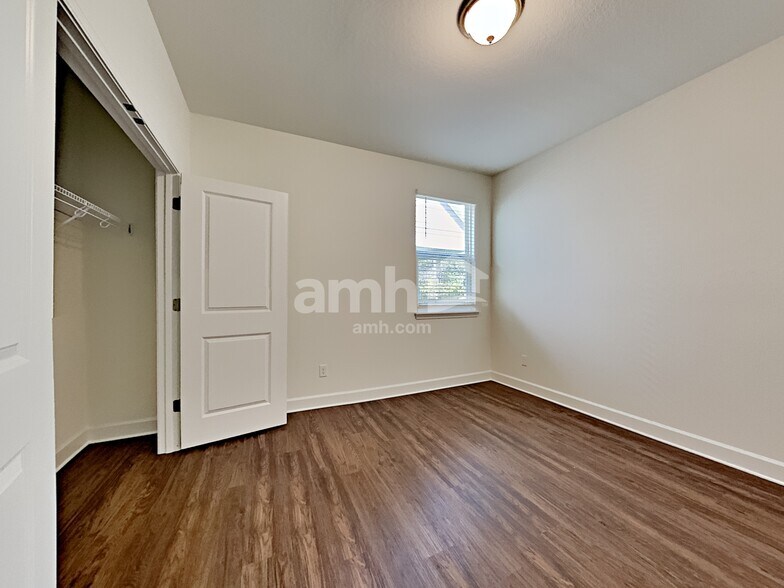 Building Photo - 481 Sandstone Dr