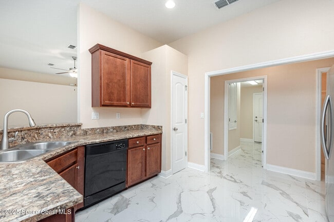 Building Photo - 49 Pine Cir Dr