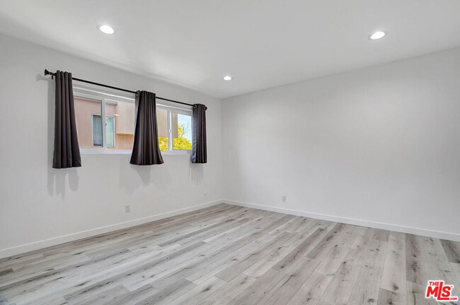 Building Photo - 10823 Camarillo St