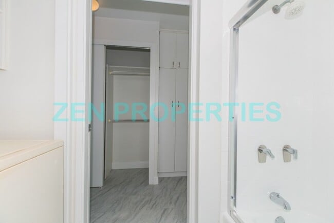 Building Photo - studio for rent at Lunalio Tower