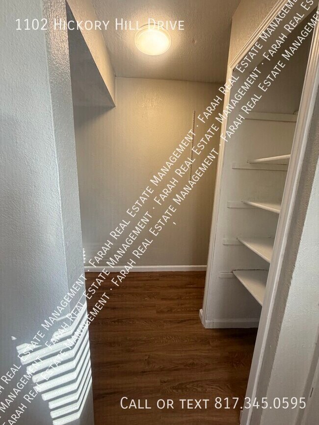 Building Photo - 1102 Hickory Hill Dr