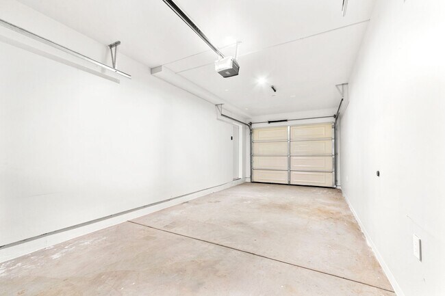 Building Photo - 2616 ELL