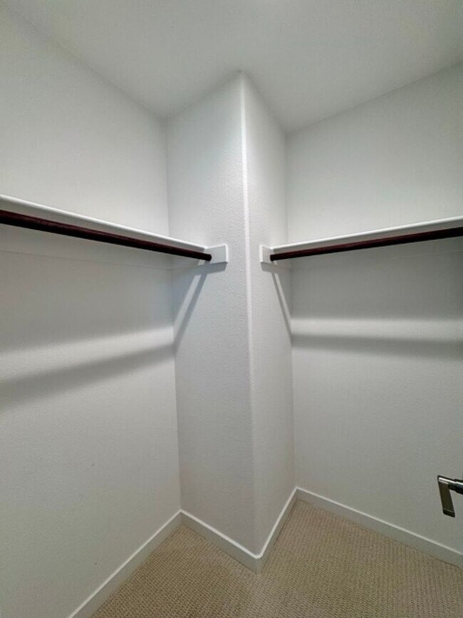 Building Photo - Spacious 4 Bedroom Home for Lease in Winch...