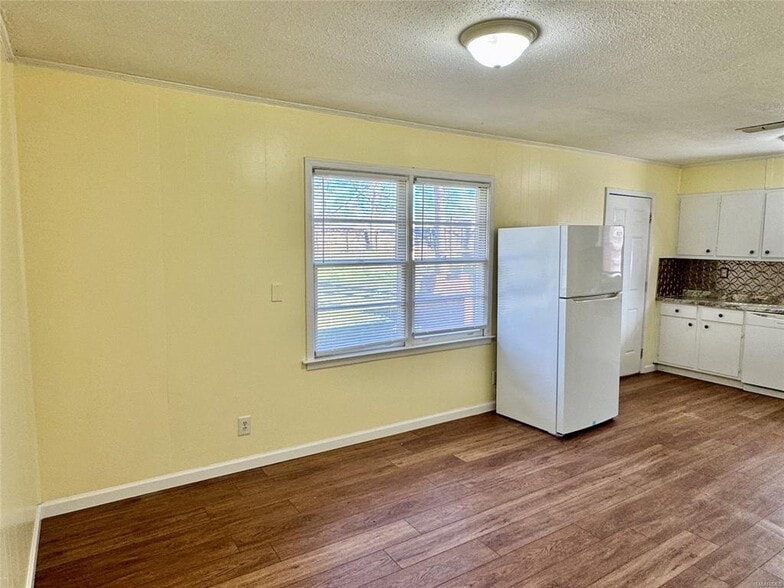 Building Photo - 641 Groveland Dr