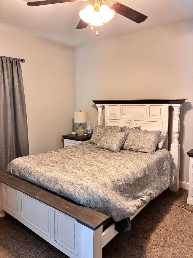 Building Photo - 4 bed 4.5 bath unit in West End neighborhood!