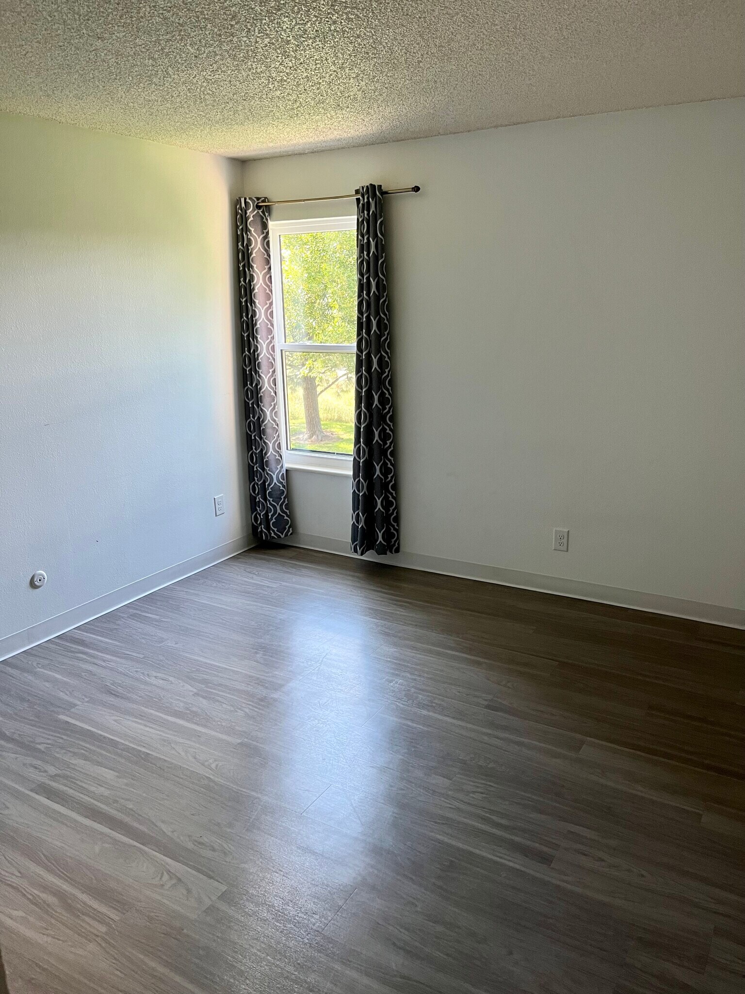 Building Photo - 410 Zang St