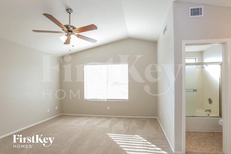 Building Photo - 8735 W Sierra Vista Dr