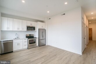 Building Photo - 2201 Washington Ave