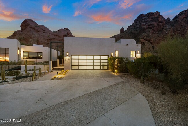 Building Photo - 5841 N Echo Canyon Cir