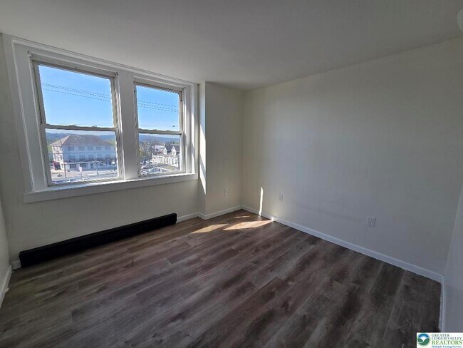 Building Photo - 312 S 17th St