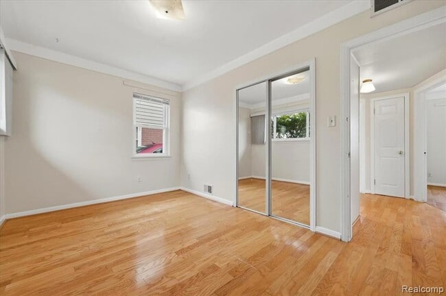 Building Photo - 1198 E Hudson Ave