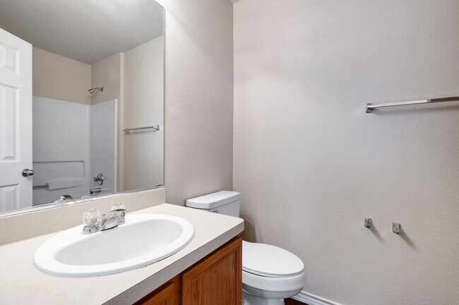 Building Photo - Recently updated 3 bedroom townhome