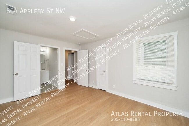 Building Photo - 804 Appleby St NW