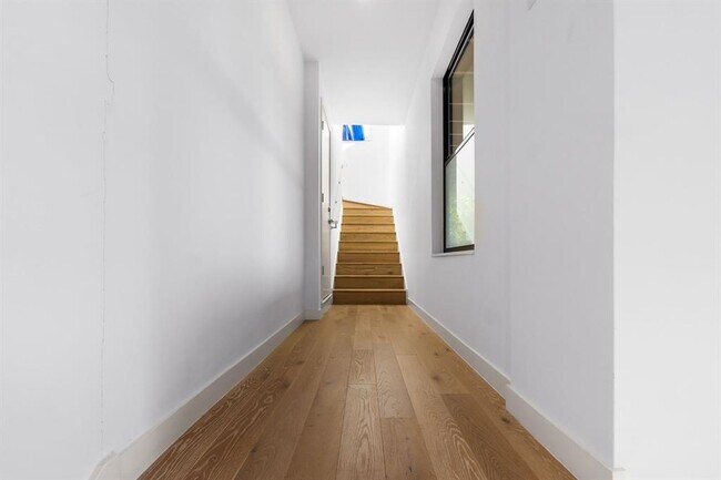 Building Photo - 911 Redbud Trail