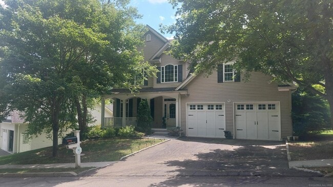 Primary Photo - 2 Blackstone Ct