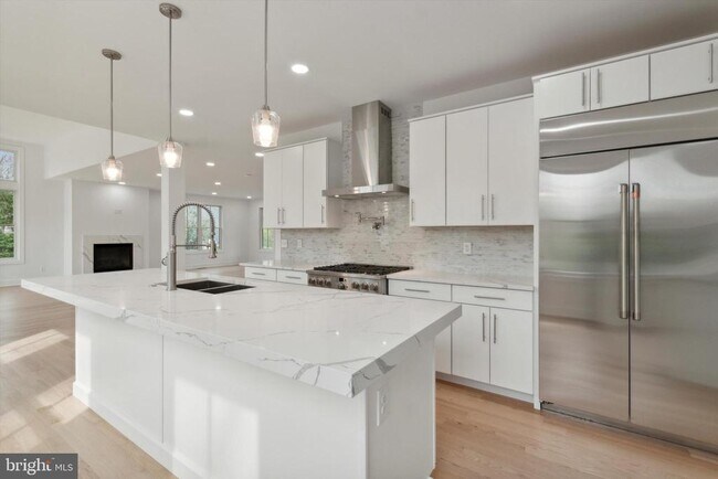 Building Photo - 35 Sycamore Pl