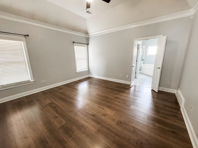 Building Photo - 464 Thornbuck Cove