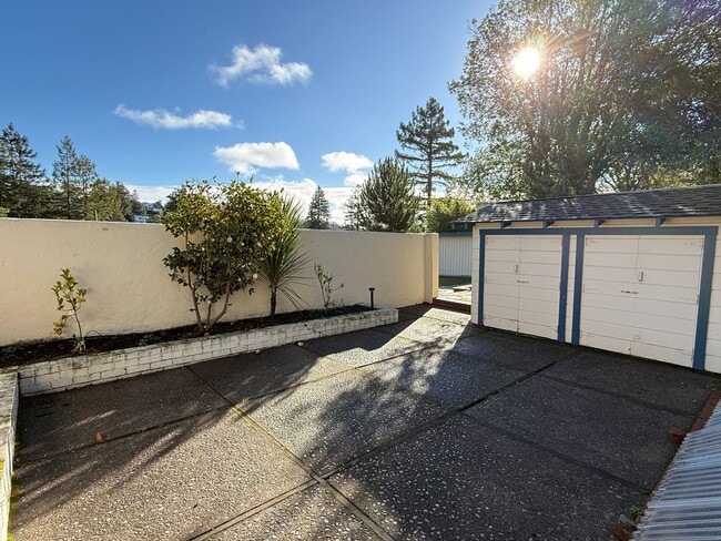 Building Photo - Luxury Upper Piedmont Estate