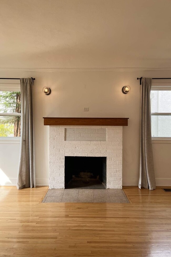 Building Photo - 4850 Floristan Ave