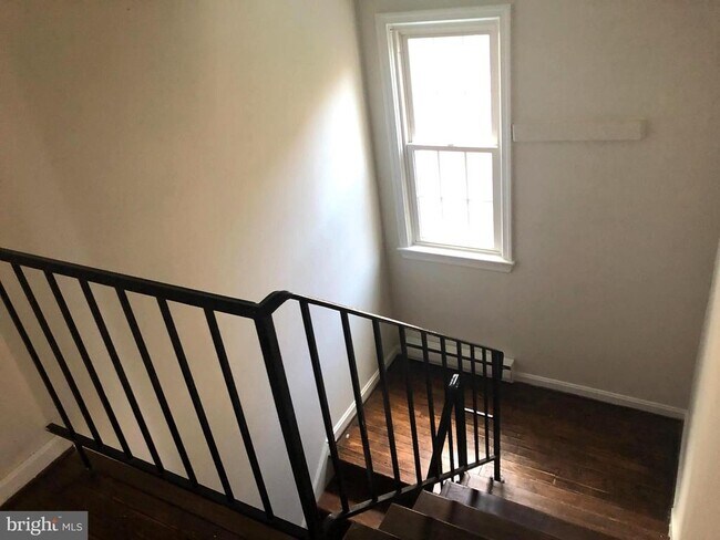 Building Photo - 900 24th St NW