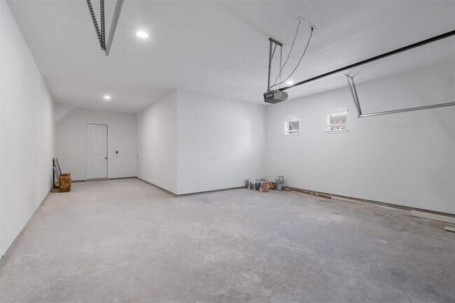 Building Photo - 317 Pigeon River Rd