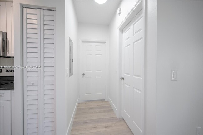 Building Photo - 2406 Centergate Dr