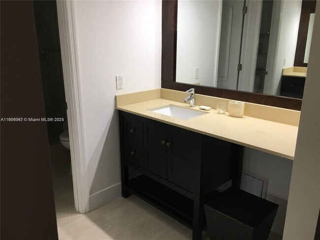 Building Photo - 881 Ocean Dr