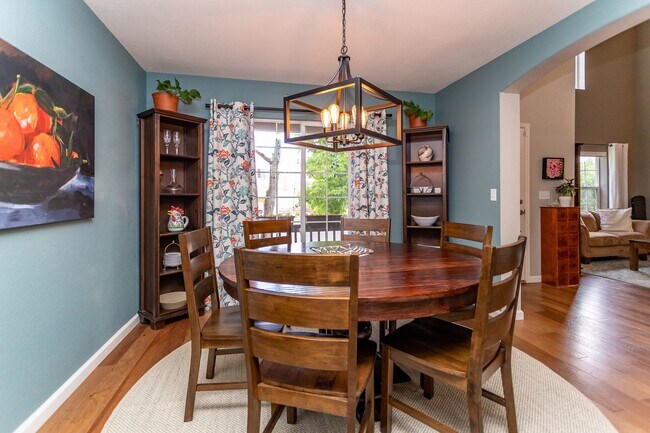 Building Photo - Charming Monument Retreat with  Private Ba...