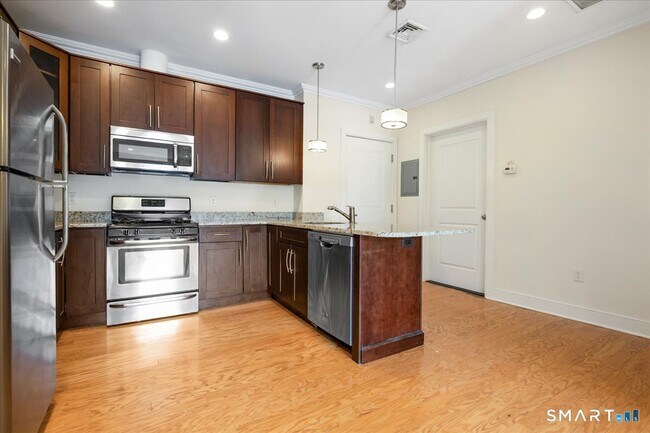 Building Photo - 485 Summer St