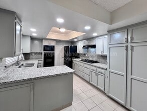 Building Photo - 404 N Villa Ave