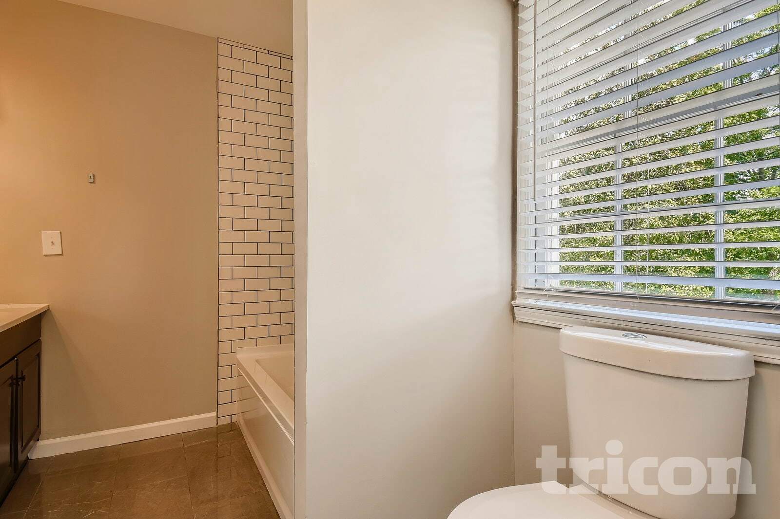 Building Photo - 535 Circle Dr