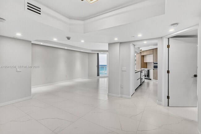 Building Photo - 16445 Collins Ave
