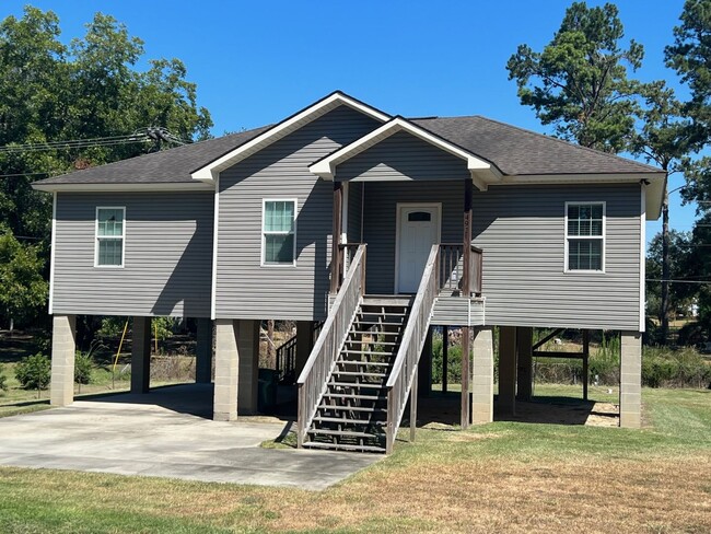 Building Photo - 3BR/2BA IN DENHAM SPRINGS