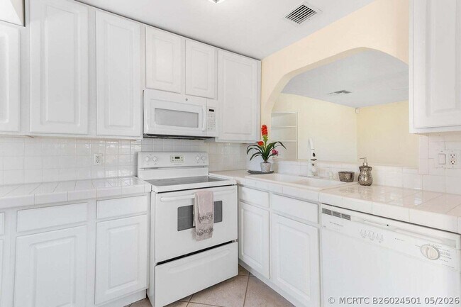 Building Photo - 272 NE 13th St