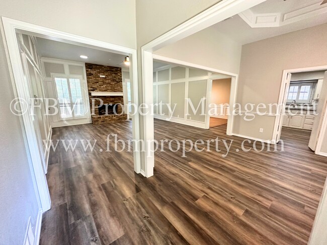 Building Photo - Charming 3 Bedroom, 2.5 Bathroom Home in A...