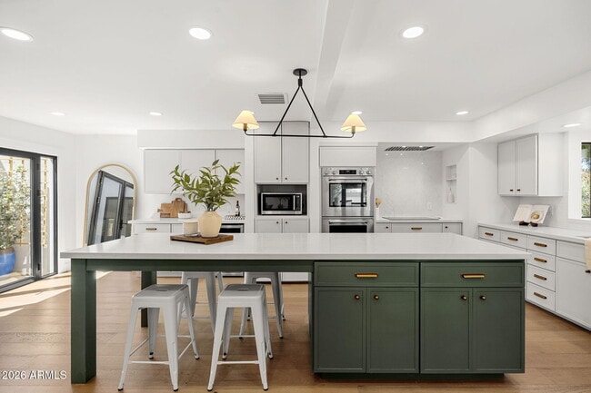 Building Photo - 7602 E Vía Del Reposo