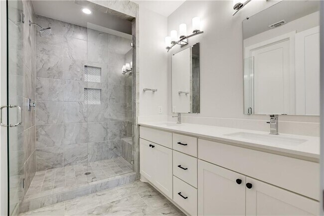 Building Photo - 3905 Vantage Dr