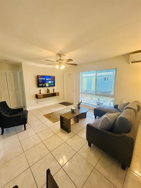 Building Photo - 4421 Poinciana St