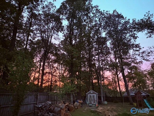 Building Photo - 4728 Panorama Dr SE