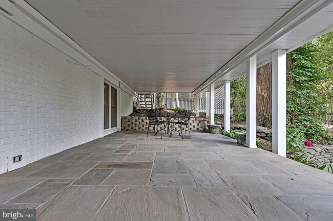 Building Photo - 10034 Scenic View Terrace
